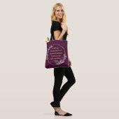 Emma by Jane Austen Quote II - Schuine stijl Tote Bag (Op model)