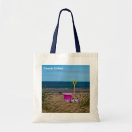 Emmer en schep op Dornoch Beach Boodschappentas Tote Bag