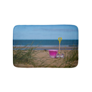 Emmer en spade op strandBadmat Badmat