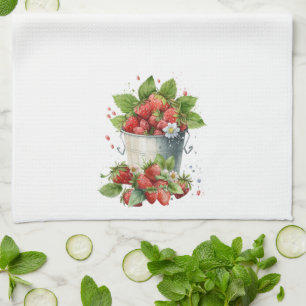 Emmer van verse aardbeien theedoek