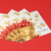 Emmer vol met rode harten en gouden liefdesharten kaart