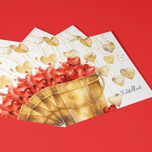 Emmer vol met rode harten en gouden liefdesharten kaart