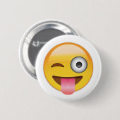 Emoji - gezicht met tong ronde button 5,7 cm (Voorkant /achterkant)