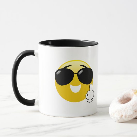 Emoji Middle Finger met zonnebril Coffee-Mok Mok (Met donut)