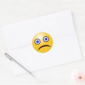 Emoticon verdrietig gezicht ronde sticker (Envelop)