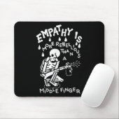 Empathie is rebeller dan een middelvinger muismat (Met muis)