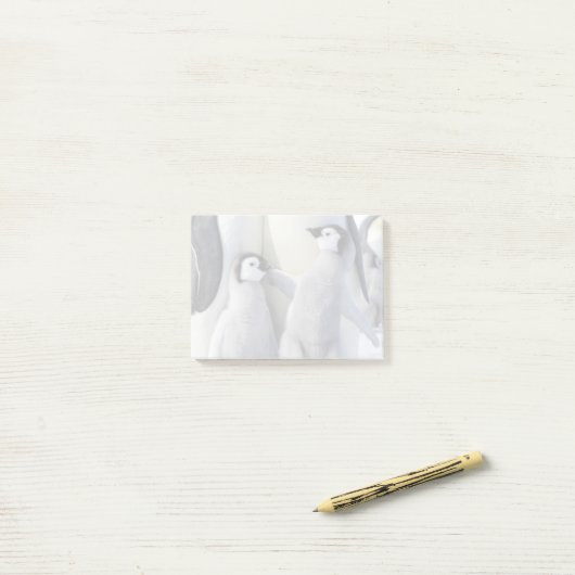 Emperor Penguin Chick Post-it® Notes (Op bureau)
