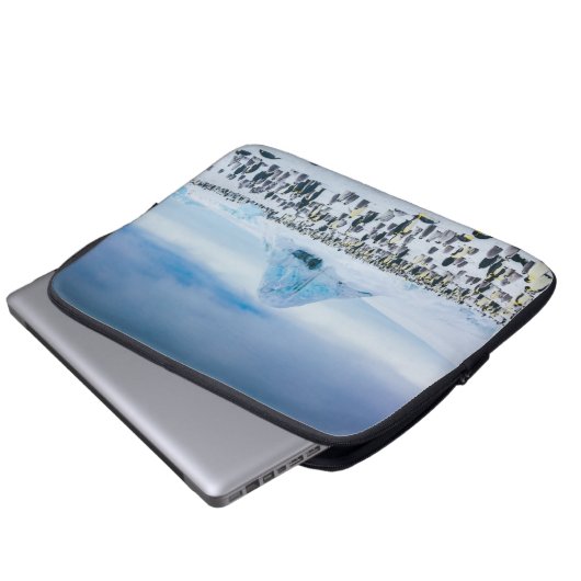 Emperor Penguin Colony Laptop Sleeve (Voorkant onderkant)