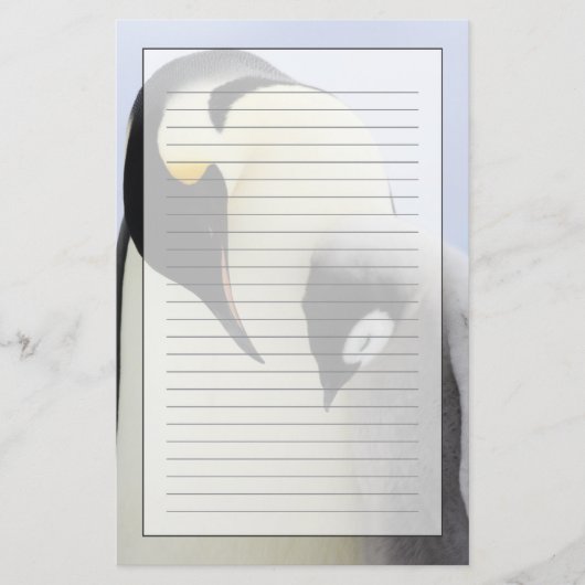 Emperor Penguin die naar de kuiken kijkt Briefpapier (Voorkant)