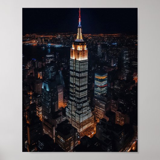 Empire State Building Lit up at Night Poster (Voorkant)