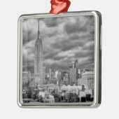 Empire State Building, Stormachtige NYC horizon, Metalen Ornament (Links)