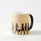 Empowered Steps: Walking Woman Silhouet Magische Mok (Voorkant rechts)