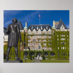 Empress Hotel en standbeeld van kapitein James Coo Poster