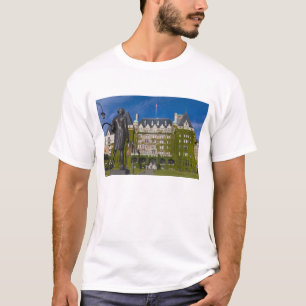 Empress Hotel en standbeeld van kapitein James Coo T-shirt