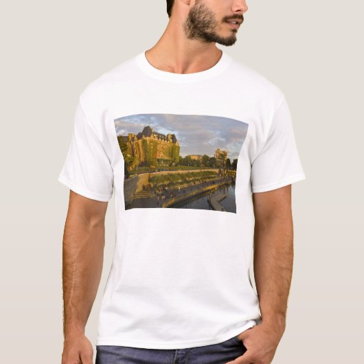Empress Hotel en waterfront van de Inner Harbour, T-shirt (Voorkant)