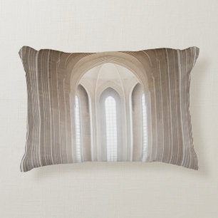 EMPTY CATHEDRAL INTERIOR ACCENT KUSSEN