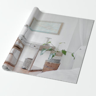 EMPTY DESK NEAR CURTATIE CADEAUPAPIER