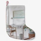 EMPTY DESK NEAR CURTATIE KLEINE KERSTSOK (Voorkant)