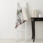 EMPTY DESK NEAR CURTATIE SHERPA DEKEN (In situ)