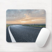 Empty Tarmac Road tegen Sunset Sky Muismat (Met muis)