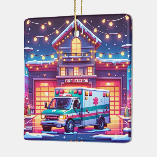 EMS Ambulance bij Brandweerkazerne Versierde Kerst Keramisch Ornament (Links)