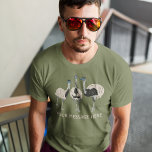 Emus Vogelliefhebbers gepersonaliseerd T-shirt<br><div class="desc">Verras je favoriete vogelliefhebber met een gepersonaliseerd emu-grafisch t-shirt. Dit T-shirt is voorzien van realistische stijl illustraties van drie menu's en is klaar om te worden gepersonaliseerd met uw eigen aangepaste tekst of slogan hieronder.</div>