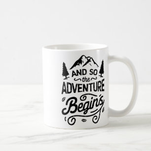 En dus begint het avontuur T-shirt Outdoor Camping Koffiemok