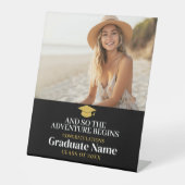 En dus wacht het avontuur - Modern Afstuderen Phot Reclamebord Met Voetstuk (Voorkant)