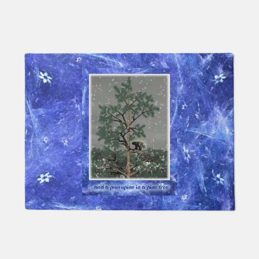 En een Porcupine in een pijnboom Deurmat (Voorkant)