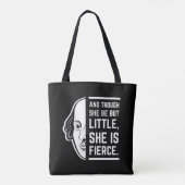 En hoewel ze maar klein is, is ze een eerlijke pri tote bag (Achterkant)