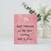 En hoewel ze maar klein is, is ze Fierce Quote Briefkaart (Staand voorkant)