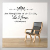 "En hoewel ze maar klein is, is ze hevig." Poster (Voorkant)