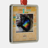 En ik kan ook dem poepen. metalen ornament (Rechts)