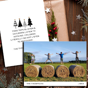 En kinderen luisteren grappige familie foto Kerstm Feestdagenkaart