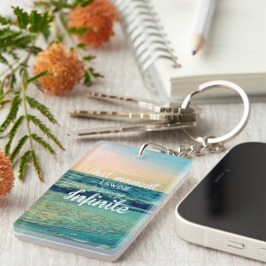 En op dat moment, zweer ik dat we oneindig waren. sleutelhanger (Voorkant Rechts)