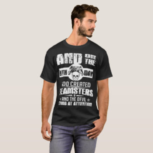 En op de achtste dag Creëer God de Teamsters en de T-shirt