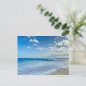 En solig strand från fjärran briefkaart (Staand voorkant)