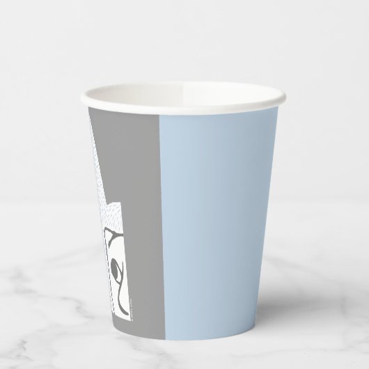 En ze hebben hun verschrikkelijke roeren gerooid. papieren bekers (Links)