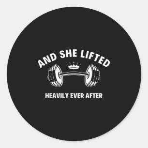 En ze tilde zwaar na - een fitnessruimte ronde sticker