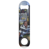 En... ze trouwde met de postbode, Singapore Speed Flessenopener (Voorkant)