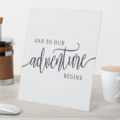 En zo begint ons avontuur modern reclamebord met voetstuk (Insitu)