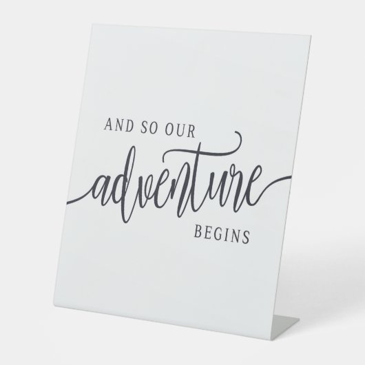 En zo begint ons avontuur modern reclamebord met voetstuk (Voorkant)