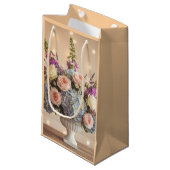 Enchanted Evening: Pastel Floral Centerpiece Klein Cadeauzakje (Voorkant Gekanteld)
