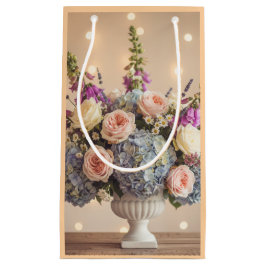 Enchanted Evening: Pastel Floral Centerpiece Klein Cadeauzakje