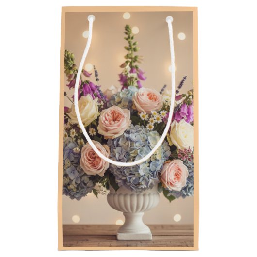 Enchanted Evening: Pastel Floral Centerpiece Klein Cadeauzakje (Voorkant)