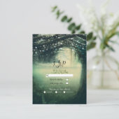 Enchanted Forest Green Blue Lights Wedding RSVP Kaart (Staand voorkant)