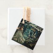 Enchanted Forest Sage Green Dress Gold Quinceañera Bedankjes Labels (In situ)