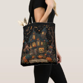Enchanted Haunted House Halloween Tote Bag (Dichtbij)