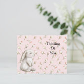 Enchanted Pink Roses Floral Bunny Denken aan jou Briefkaart (Staand voorkant)