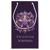 Enchanted Surprises –  Witchy Gift Bag Klein Cadeauzakje (Achterkant)